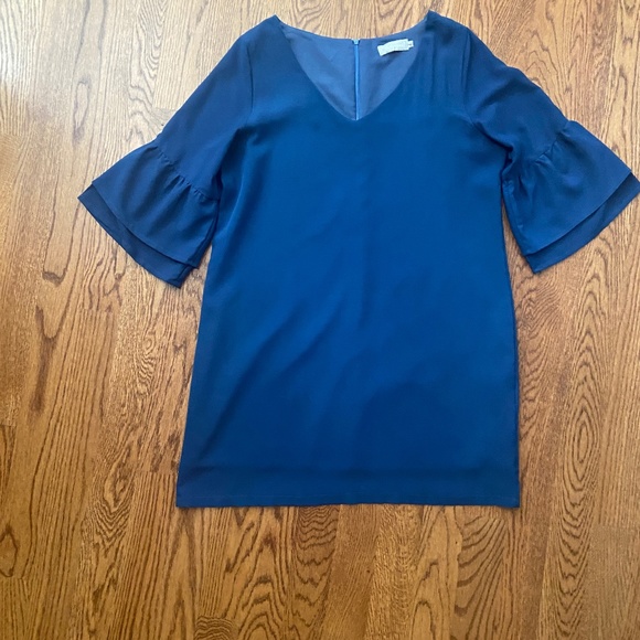 Bell sleeve shift dress - Picture 1 of 5